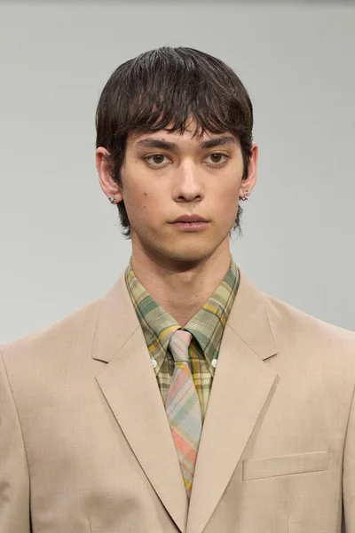 Look 24
